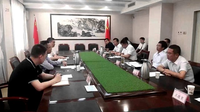 文水：县政府与长江精工钢结构公司进行座谈
