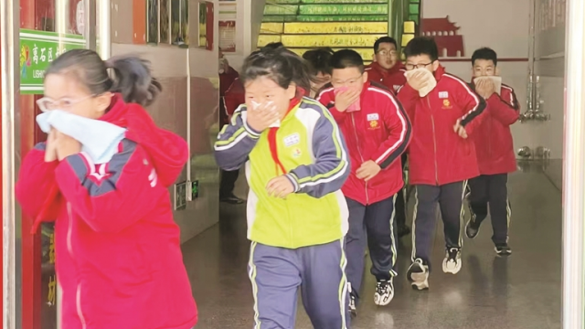 离石区龙凤小学 加强安全管理 建设&ldquo;平安校园&rdquo;