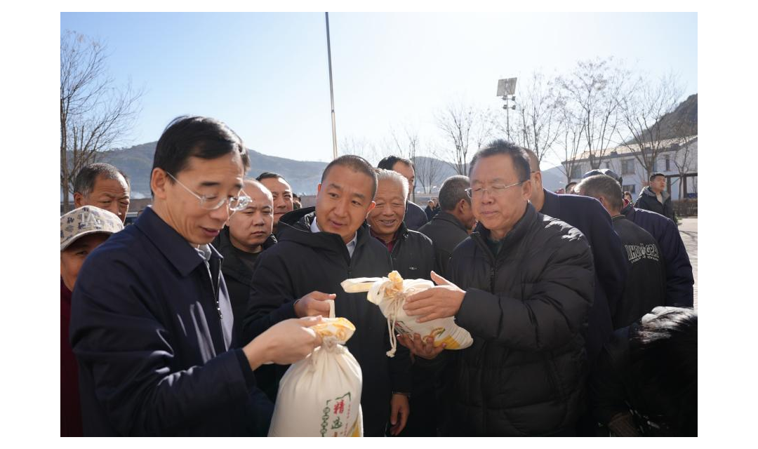 吕梁经开区在临县三交镇兴隆湾社区开展&ldquo;爱心消费 助力帮扶&rdquo;活动
