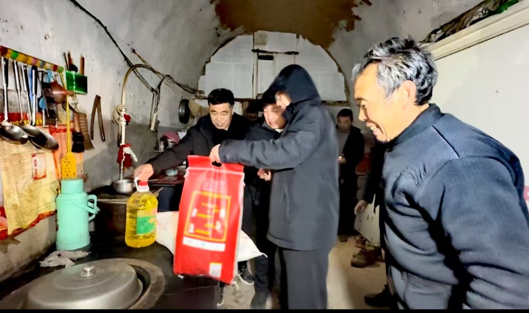 山西离柳焦煤集团柳林有限公司 情系高家圪堎村新春慰问暖人心